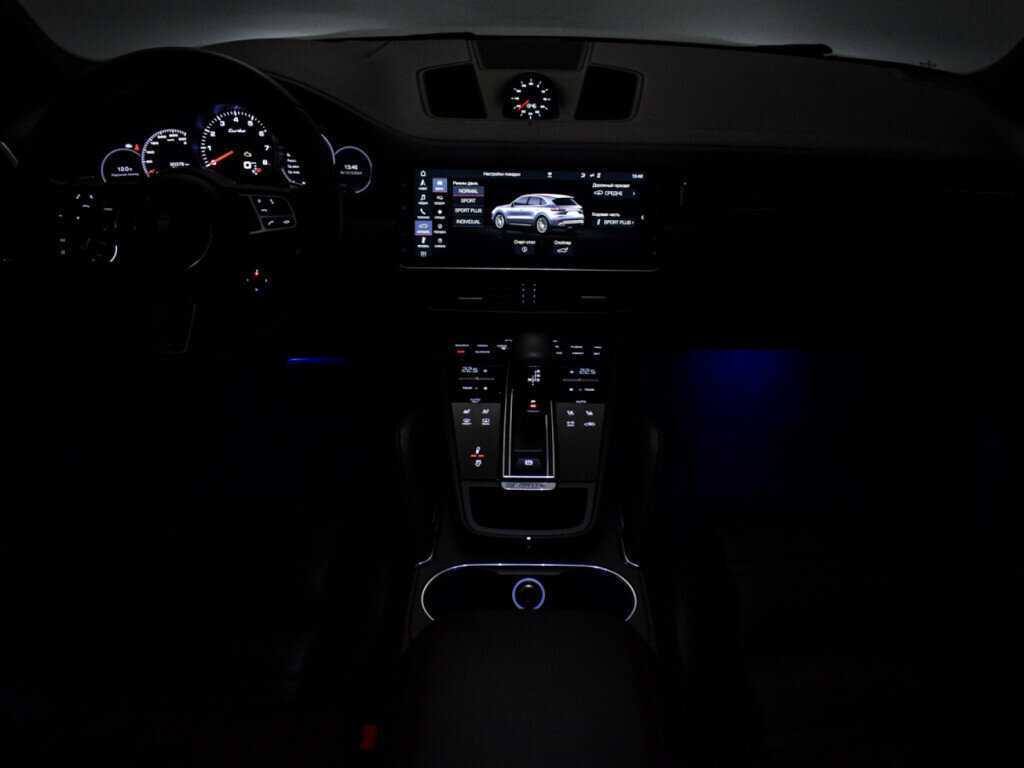 Porsche Cayenne Turbo, 2018 Фото №16