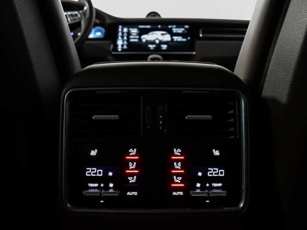 Porsche Cayenne Turbo, 2018 Фото №22