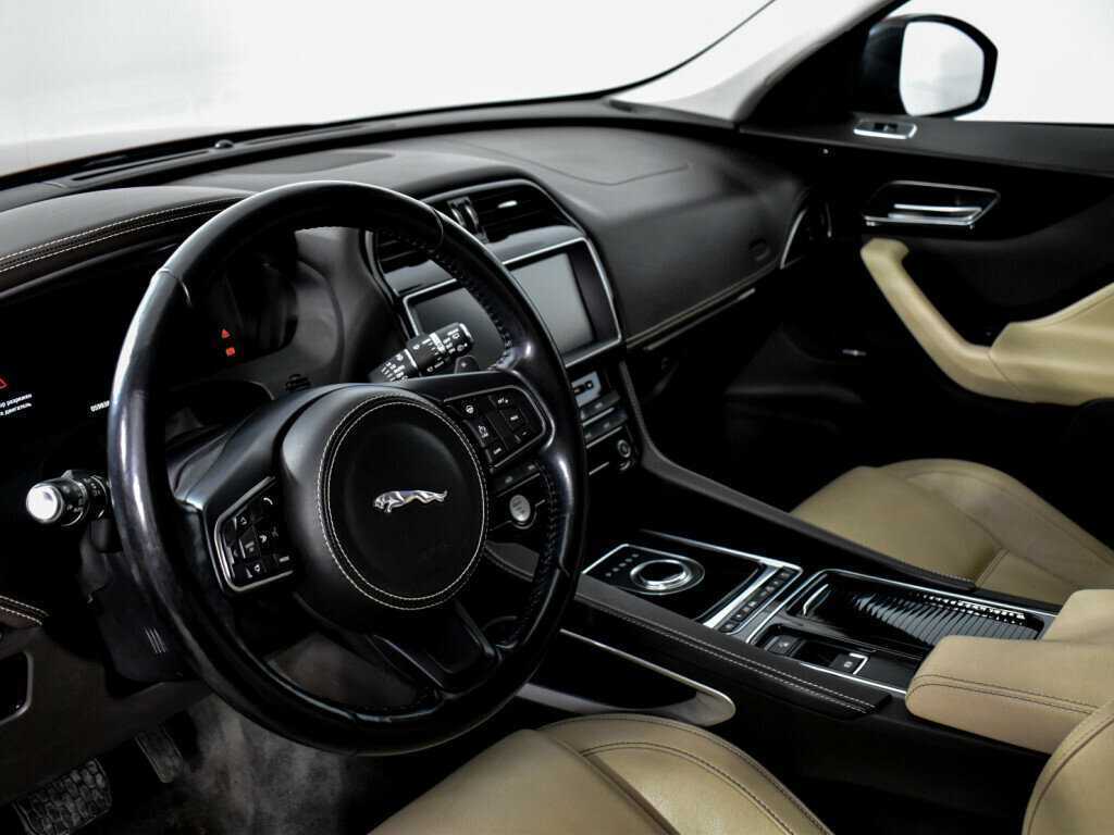 Jaguar F-Pace, 2017 Фото №10