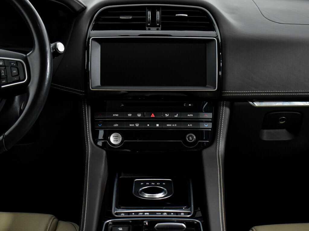 Jaguar F-Pace, 2017 Фото №15