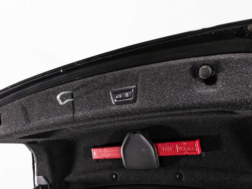 BMW 3 серии 330i, 2019 Фото №15