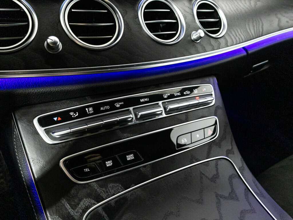 Mercedes-Benz E-Класс 200, 2020 Фото №17