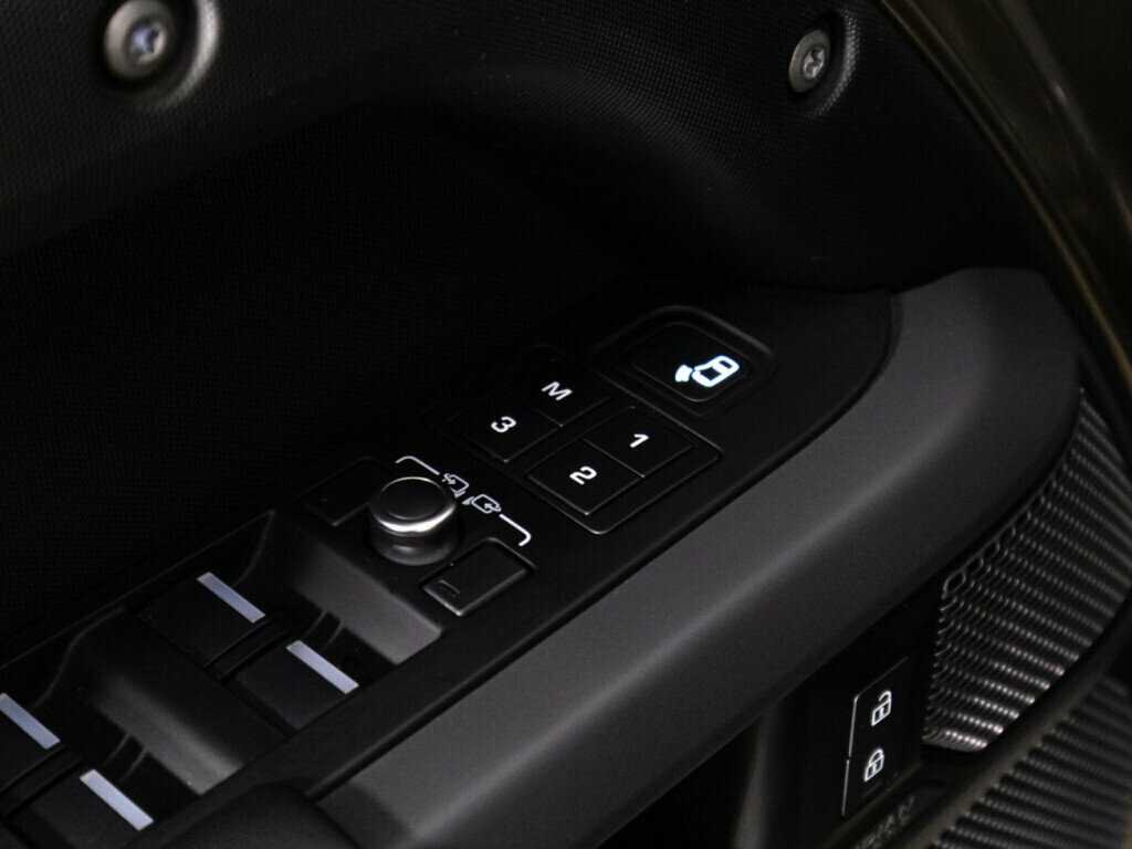 Land Rover Defender 110, 2021 Фото №18