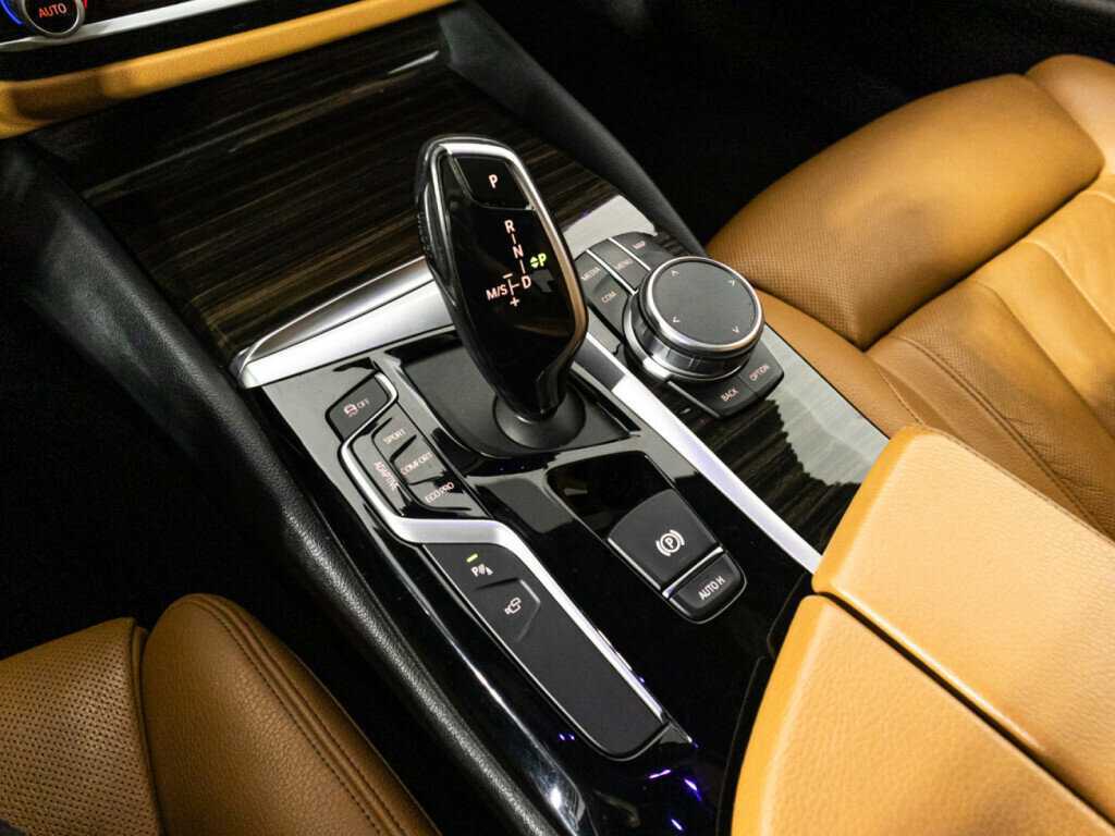 BMW 5 серии 540i, 2019 Фото №19