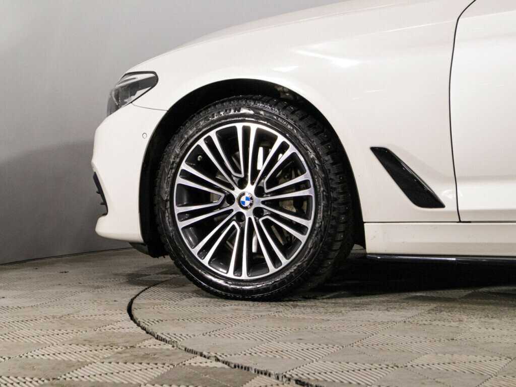 BMW 5 серии 540i, 2019 Фото №27
