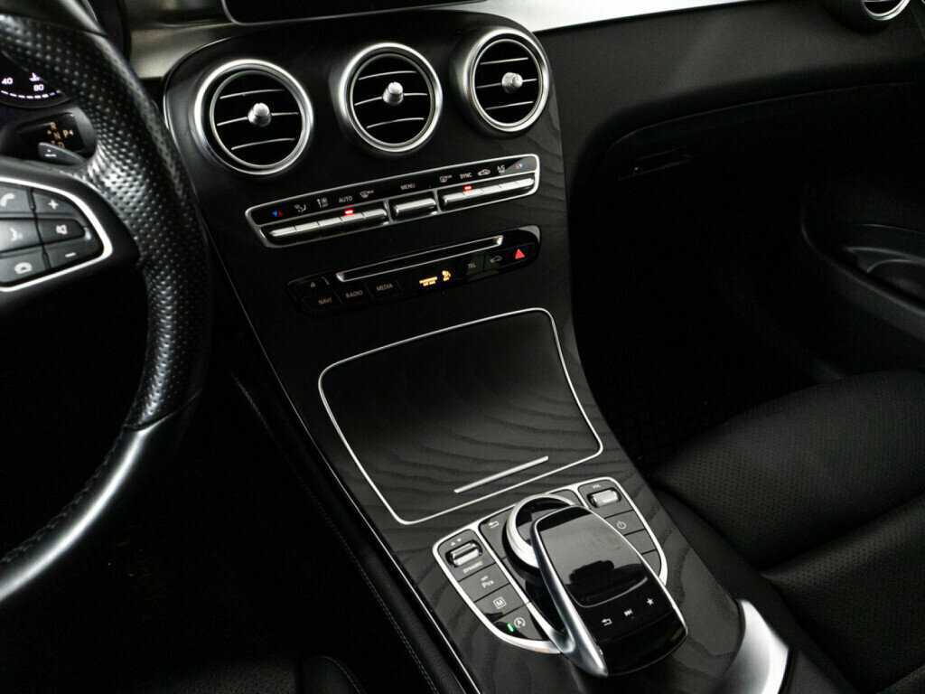 Mercedes-Benz GLC Coupe 300, 2018 Фото №20