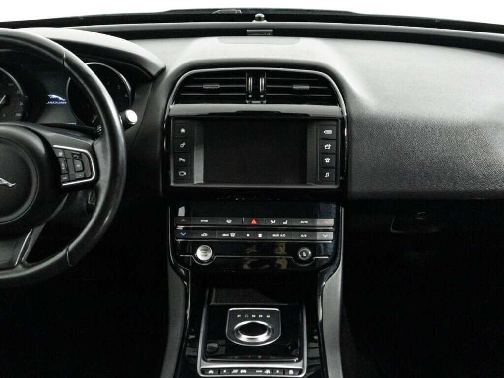 Jaguar XE, 2017 Фото №14