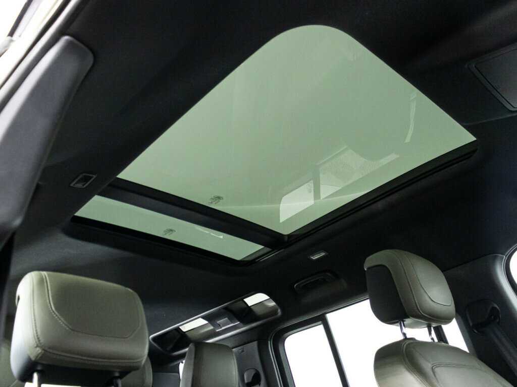 Land Rover Defender 110, 2021 Фото №17