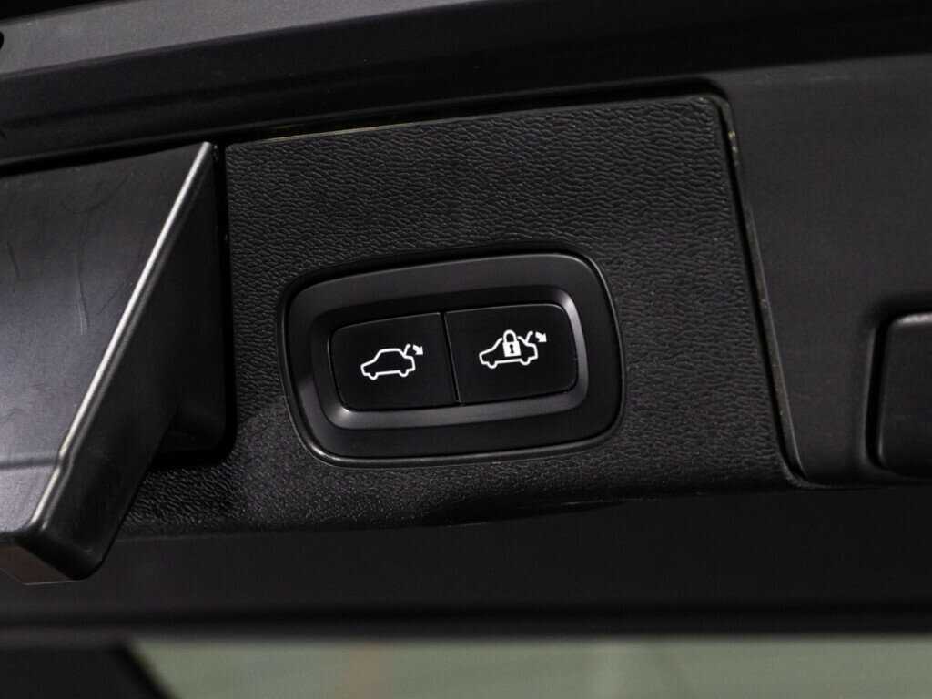 Volvo XC60, 2019 Фото №15