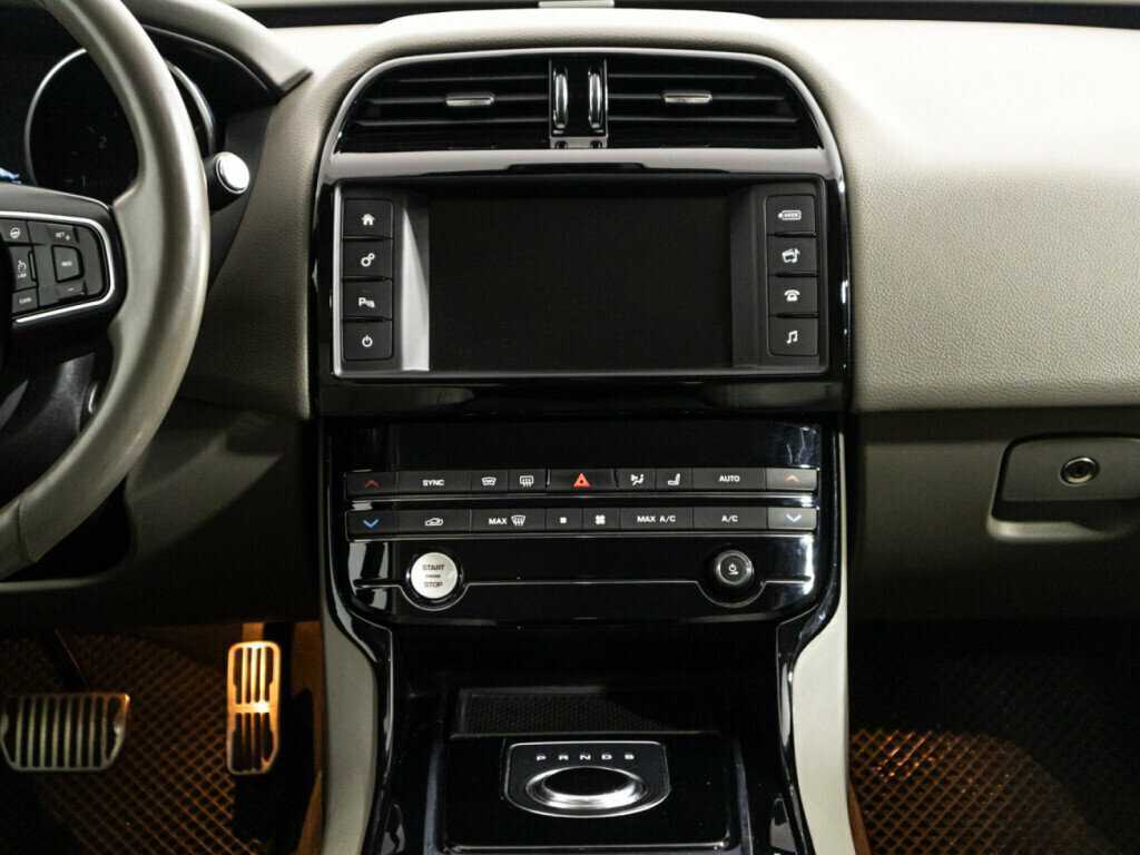 Jaguar XE, 2017 Фото №14