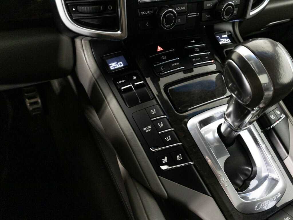 Porsche Cayenne Turbo, 2010 Фото №17