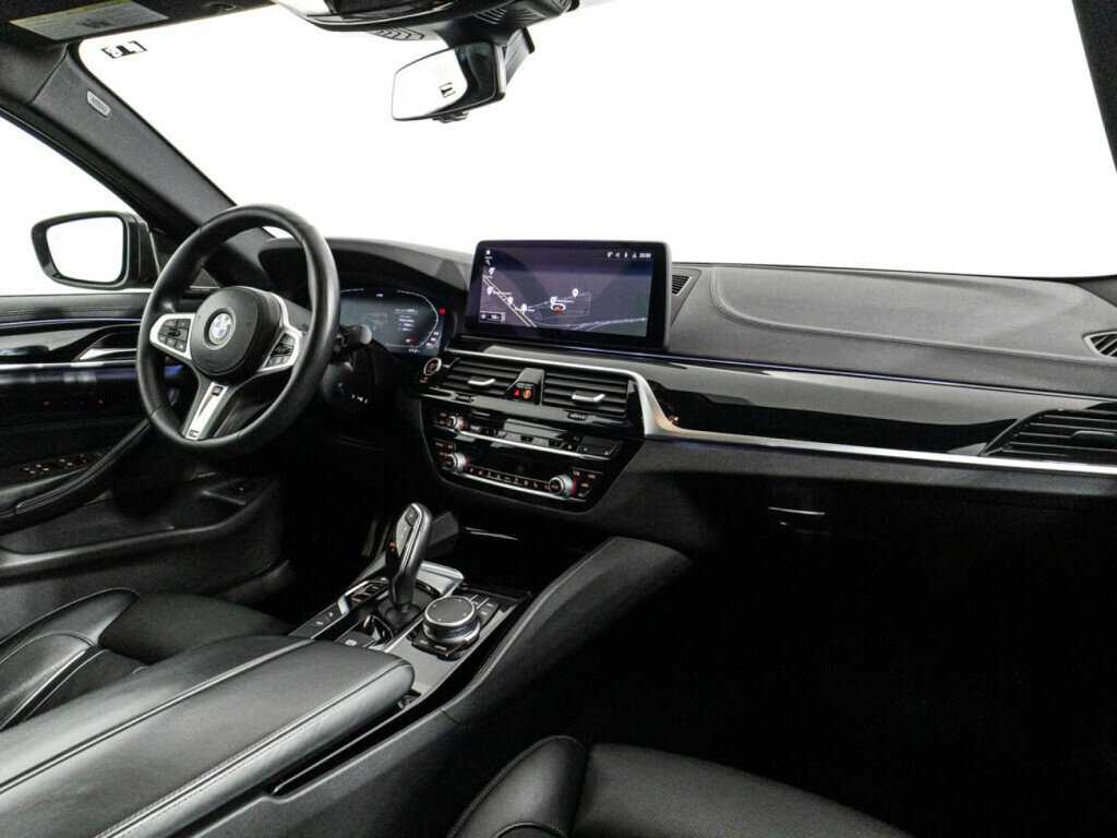 BMW 5 серии M550i xDrive, 2020 Фото №9