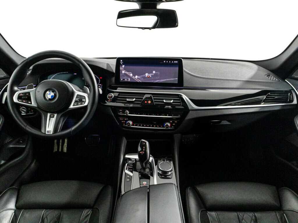 BMW 5 серии M550i xDrive, 2020 Фото №13