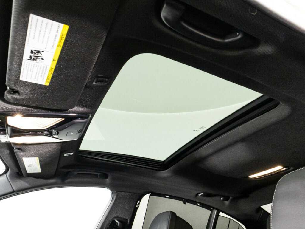 BMW 5 серии M550i xDrive, 2020 Фото №23