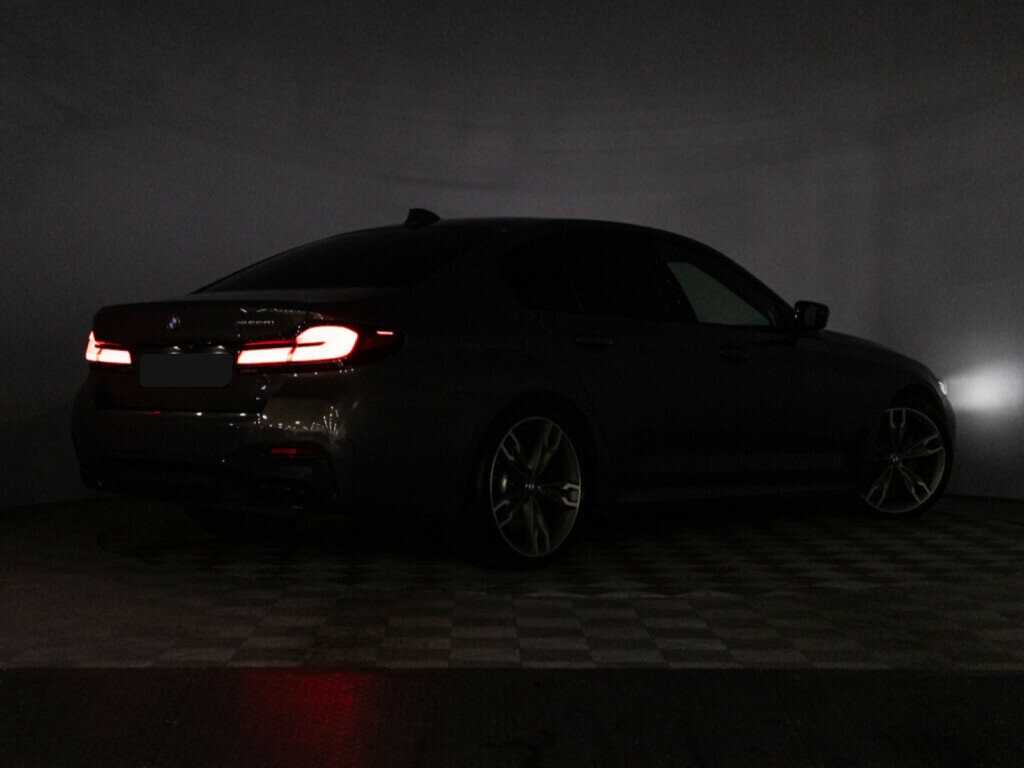 BMW 5 серии M550i xDrive, 2020 Фото №28