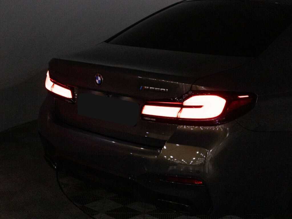 BMW 5 серии M550i xDrive, 2020 Фото №29