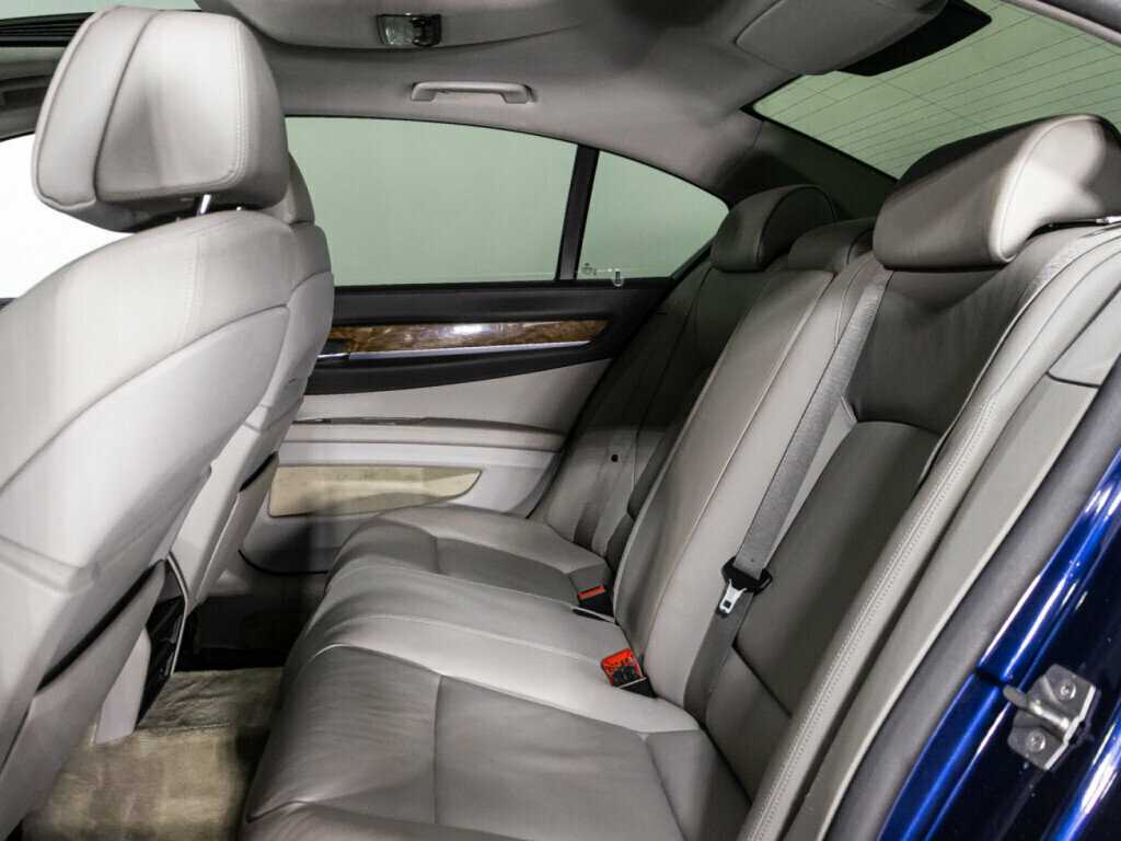 BMW 7 серии 740i, 2012 Фото №10