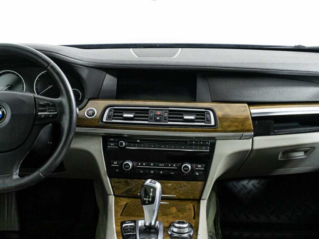 BMW 7 серии 740i, 2012 Фото №14