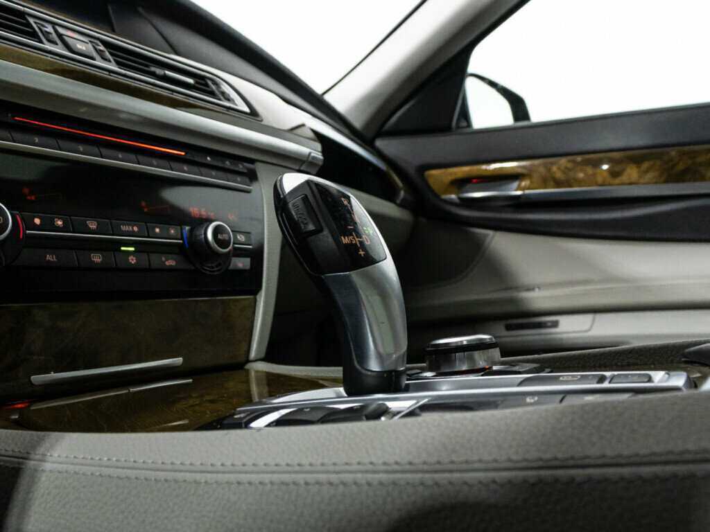 BMW 7 серии 740i, 2012 Фото №18