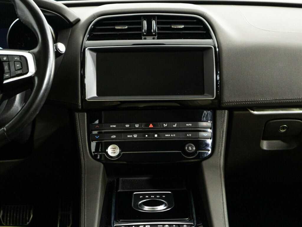 Jaguar F-Pace, 2018 Фото №14