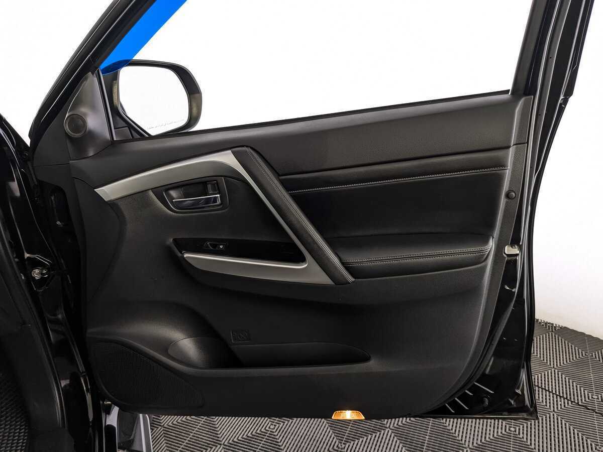 Mitsubishi Montero Sport, 2023 Фото №23