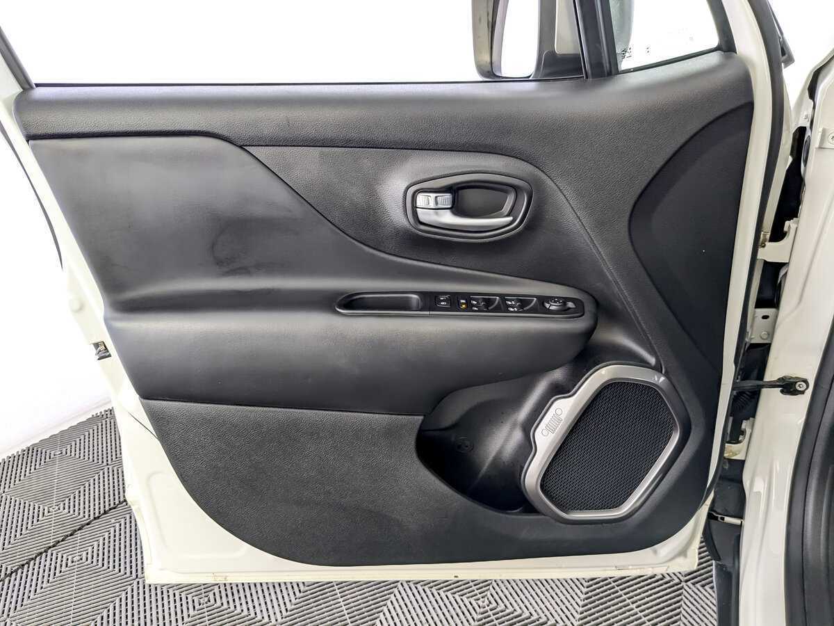 Jeep Renegade, 2019 Фото №19