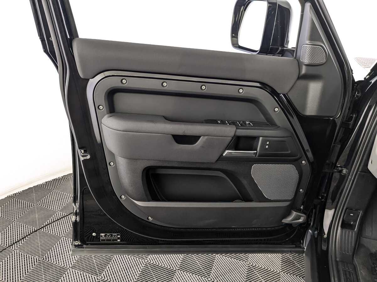 Land Rover Defender 110, 2021 Фото №19