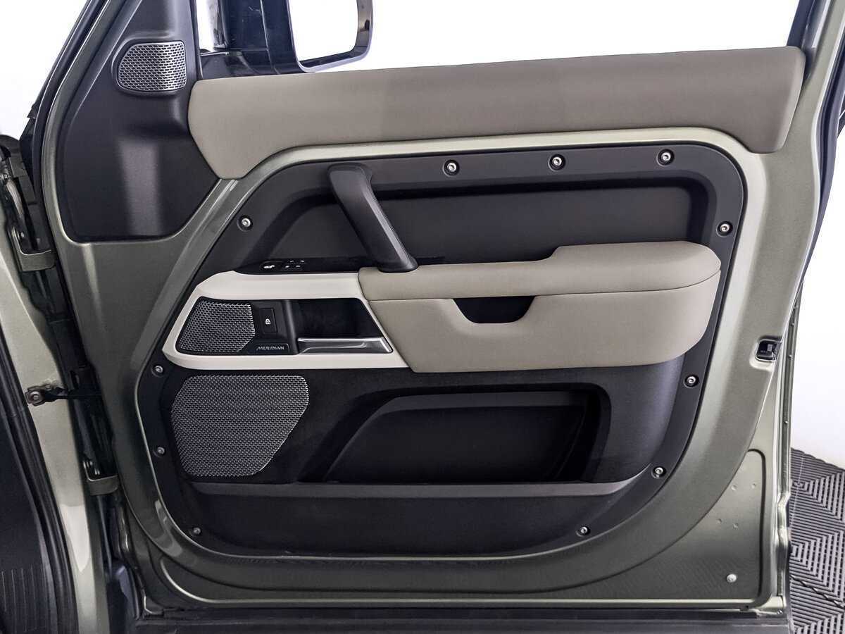 Land Rover Defender 110, 2021 Фото №25