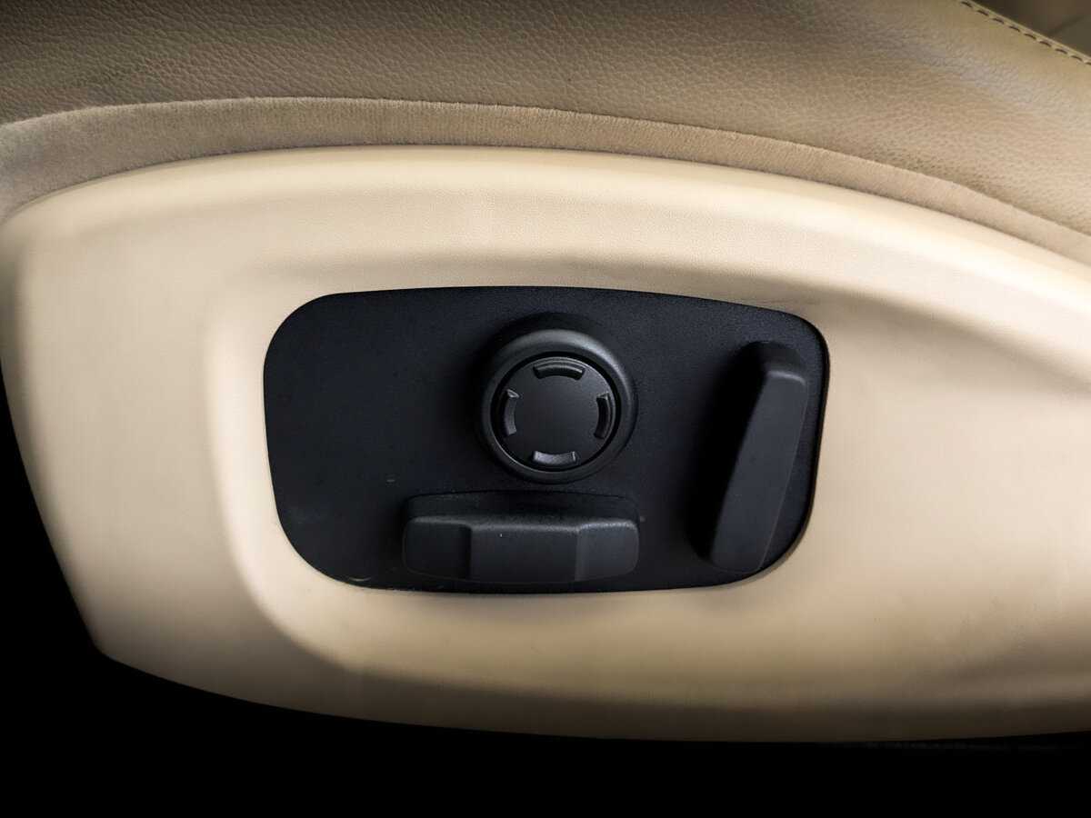 Jaguar F-Pace, 2016 Фото №21