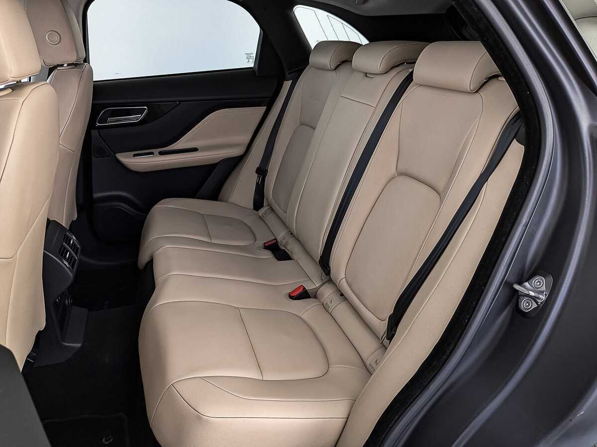 Jaguar F-Pace, 2017 Фото №12