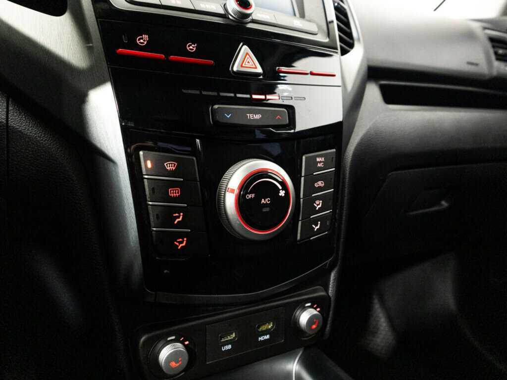 SsangYong Tivoli, 2018 Фото №16