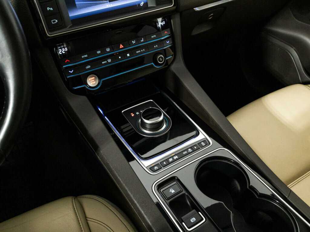 Jaguar F-Pace, 2017 Фото №15
