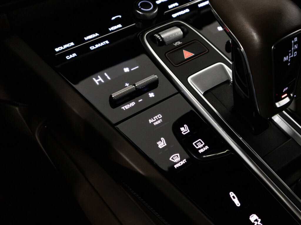 Porsche Cayenne Turbo, 2018 Фото №24