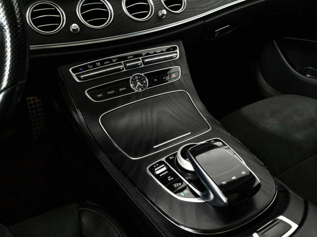 Mercedes-Benz E-Класс 200, 2019 Фото №17