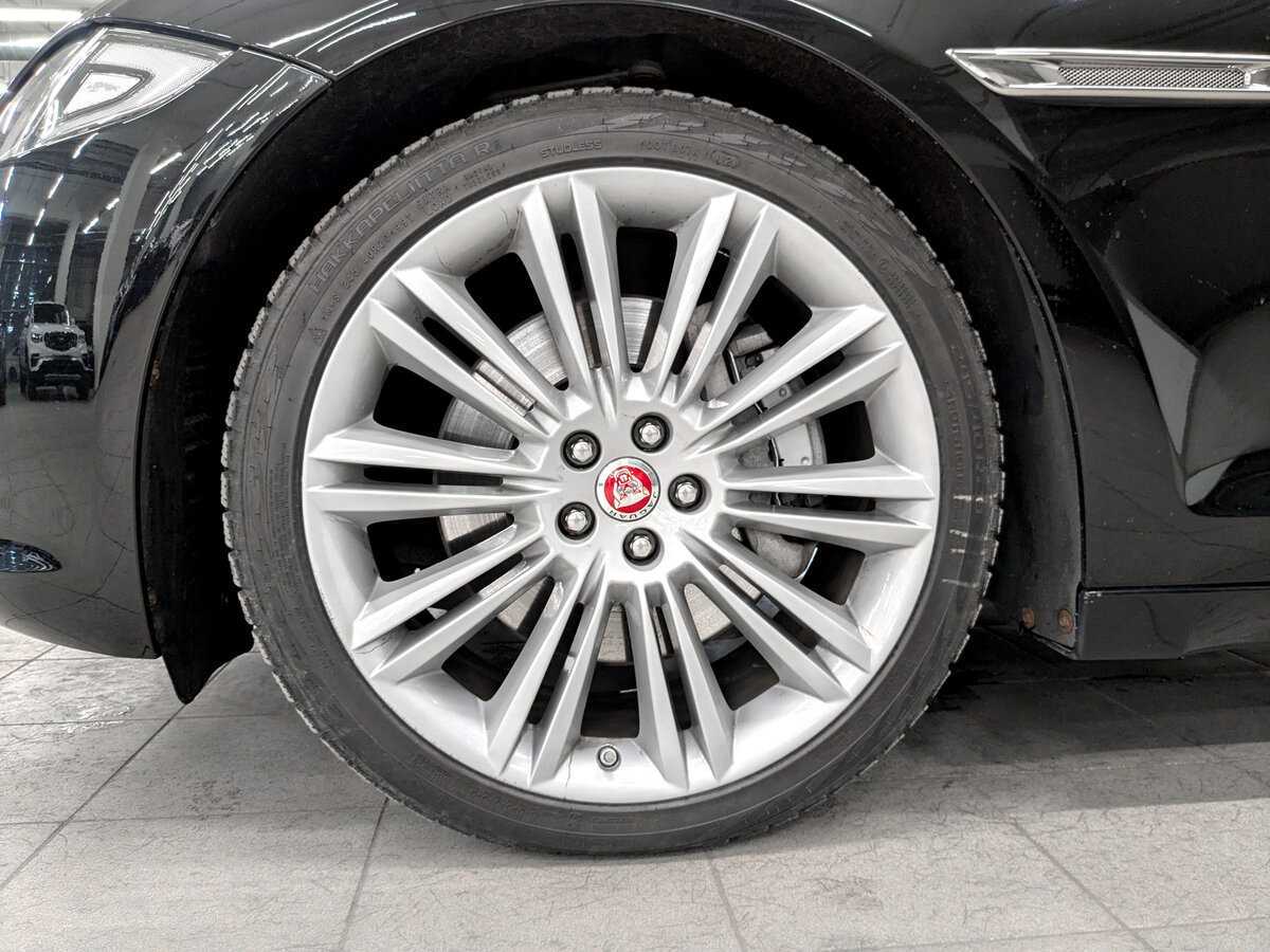 Jaguar XJ, 2017 Фото №18