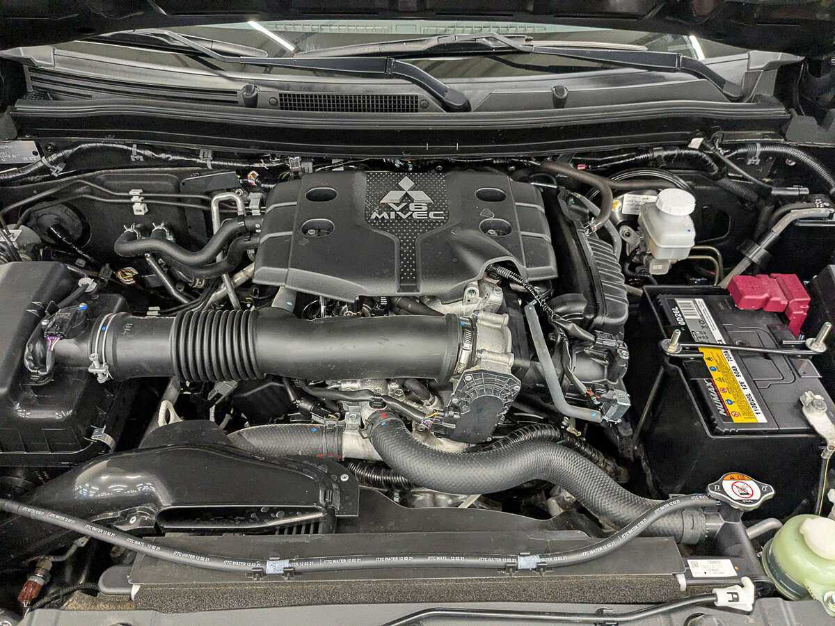 Mitsubishi Montero Sport, 2021 Фото №9