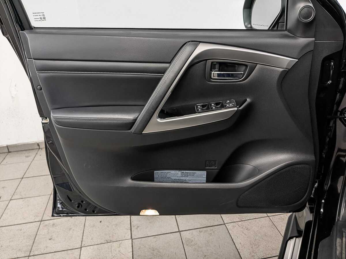 Mitsubishi Montero Sport, 2021 Фото №17