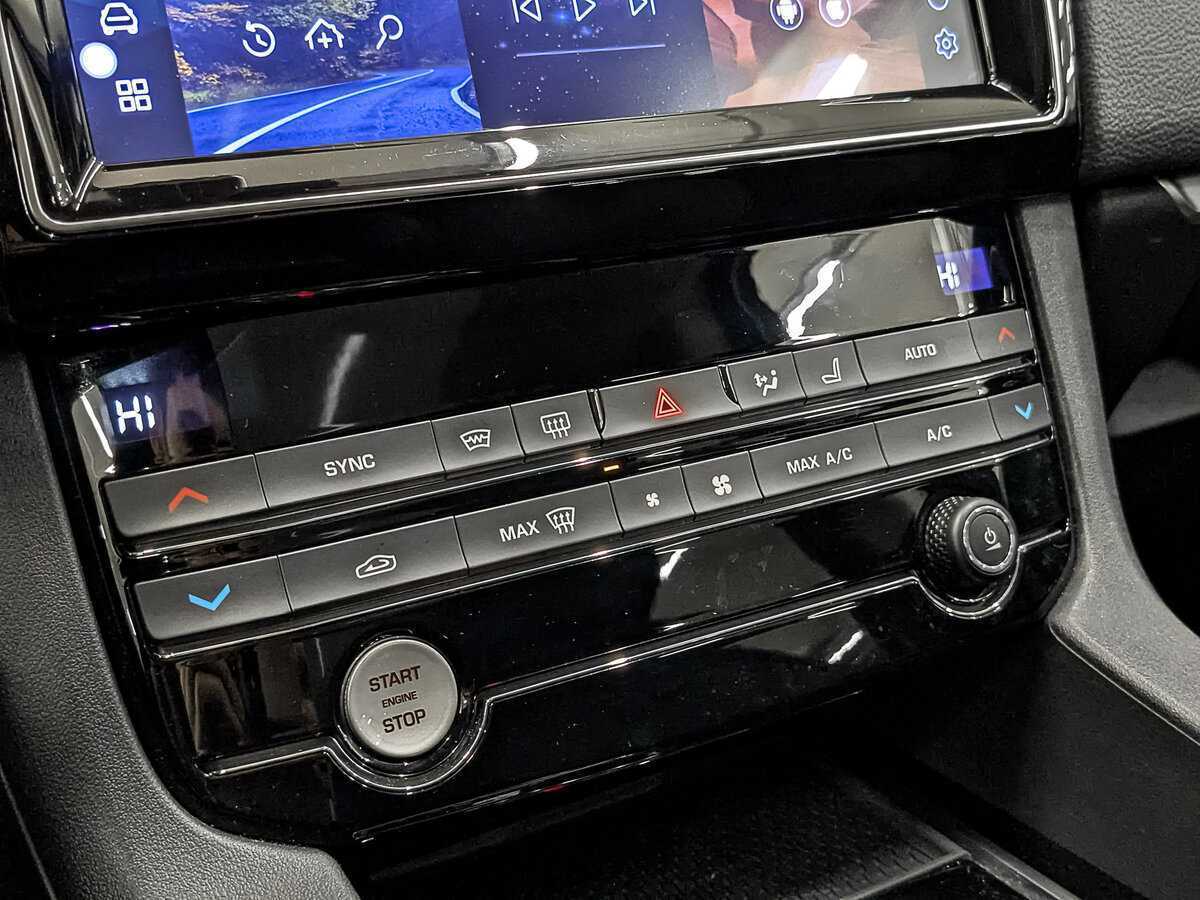 Jaguar F-Pace, 2018 Фото №18