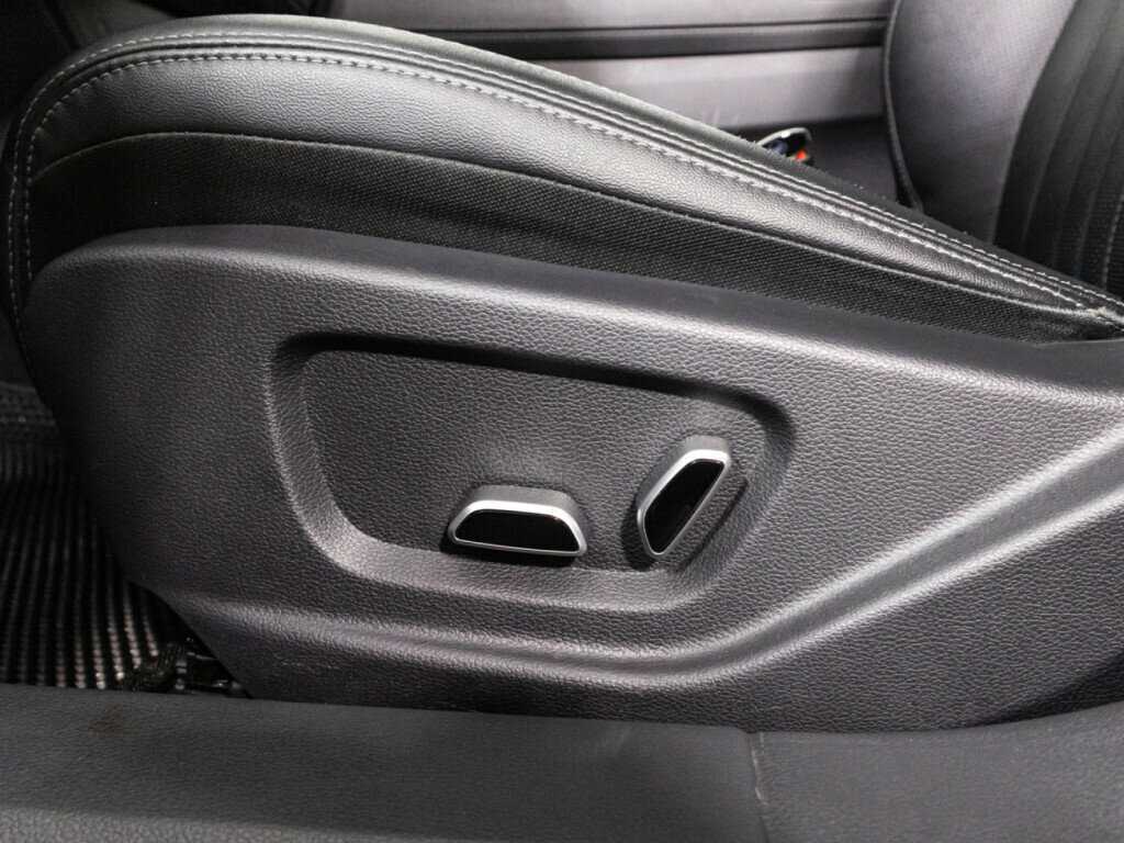 Hongqi H5, 2023 Фото №16