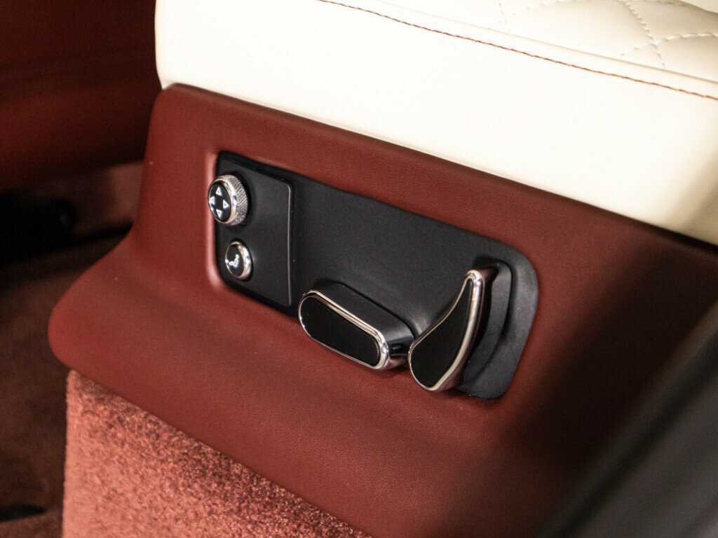 Bentley Bentayga Speed, 2020 Фото №16