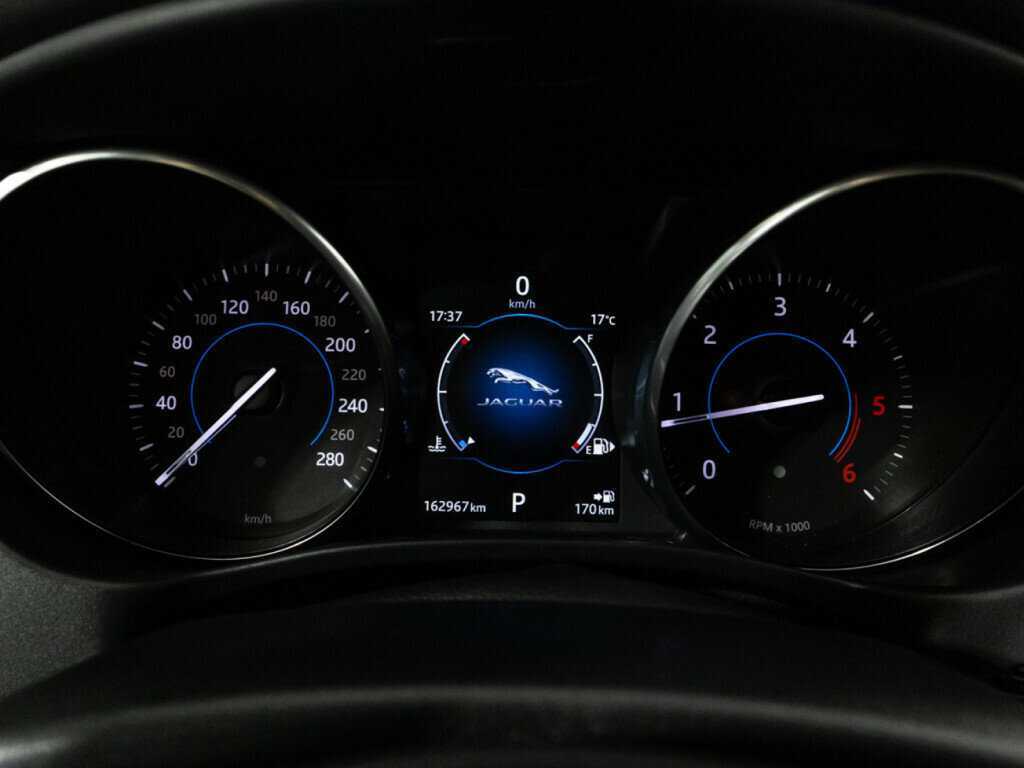 Jaguar XE, 2017 Фото №12
