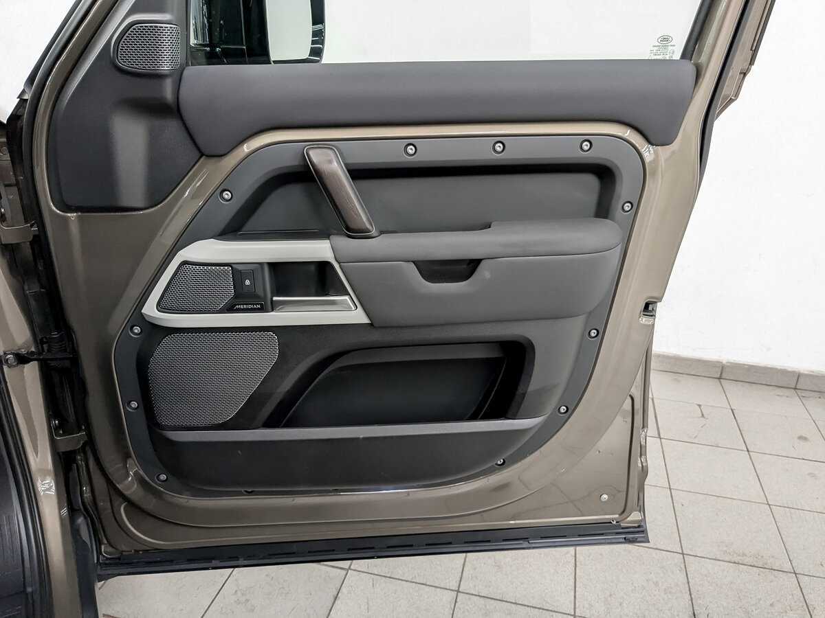 Land Rover Defender 110, 2021 Фото №21