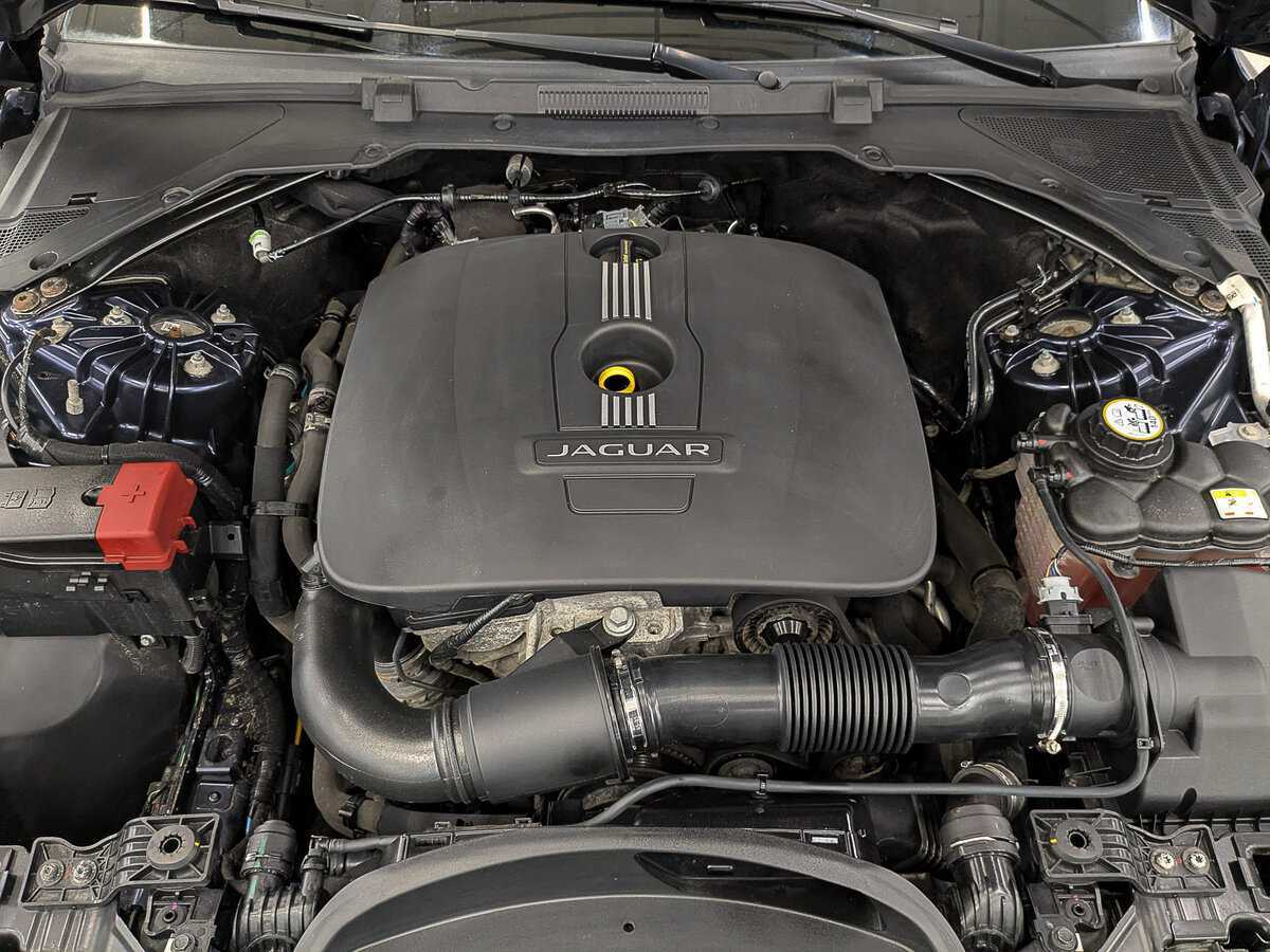 Jaguar XE, 2017 Фото №9