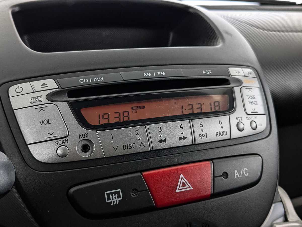 Peugeot 107, 2010 Фото №19