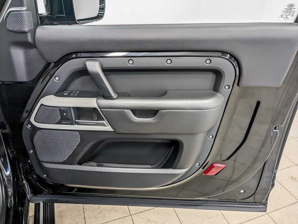 Land Rover Defender 90, 2021 Фото №26