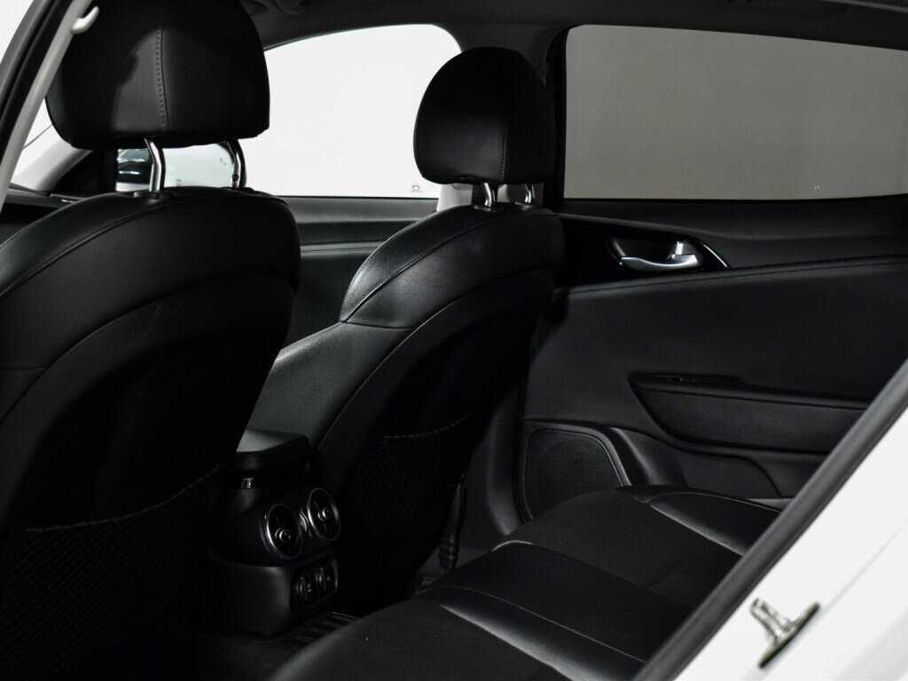 Kia Stinger, 2018 Фото №10