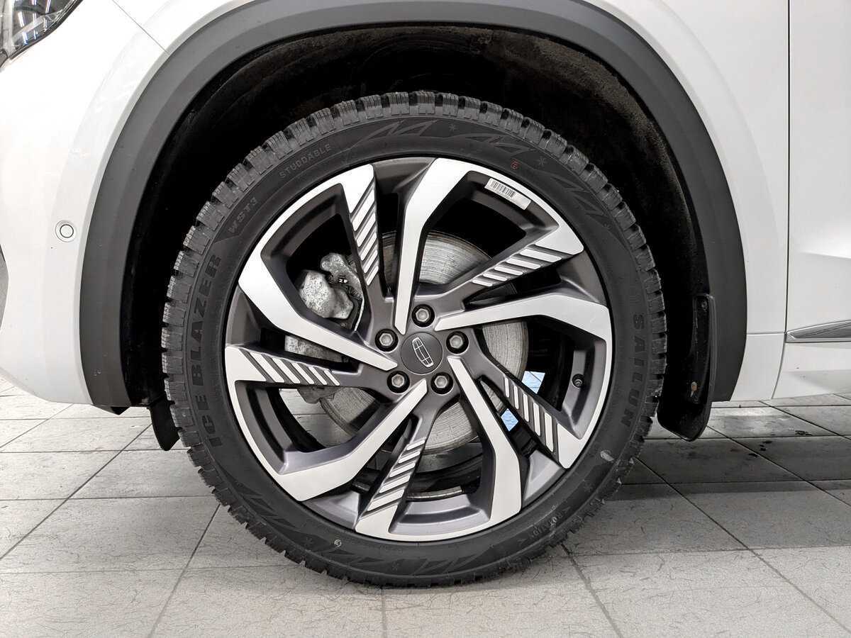 Geely Monjaro, 2023 Фото №17