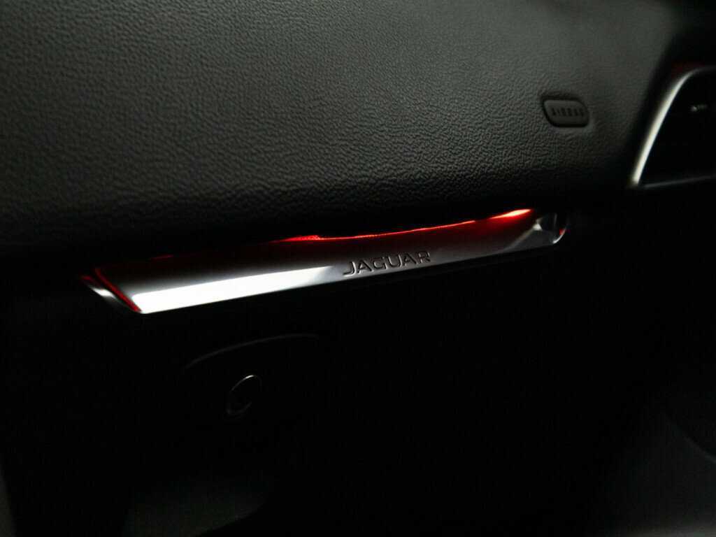 Jaguar F-Pace, 2017 Фото №19