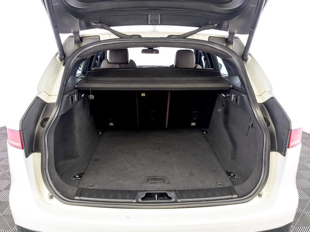 Jaguar F-Pace, 2016 Фото №10