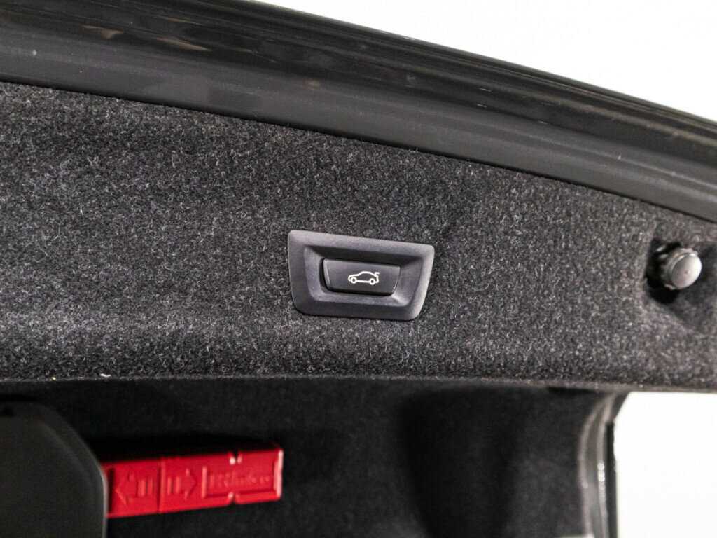 BMW 3 серии 330i, 2019 Фото №16